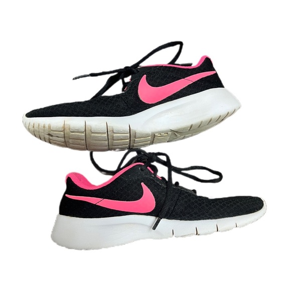 🌟 Nike tennis shoes sz 4.5 🌟 - Picture 3 of 10